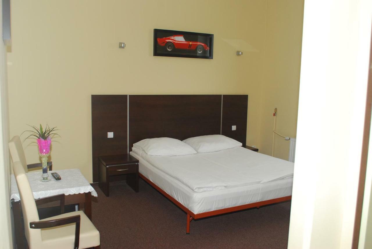 Hotel 104 Stargard Szczecinski Room photo